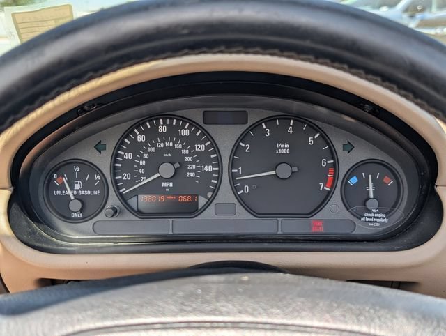 Used 1999 BMW Z3 2.5i RWD image 24