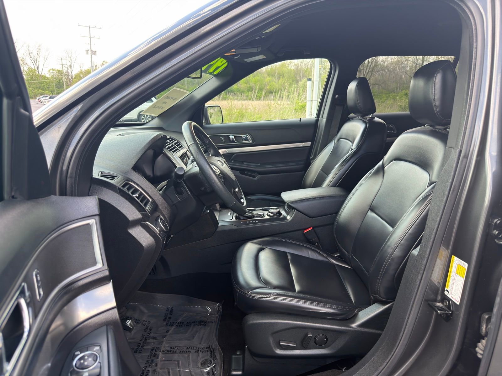 Used 2019 Ford Explorer XLT w/ Equipment Group 202A AWD/4WD image 11