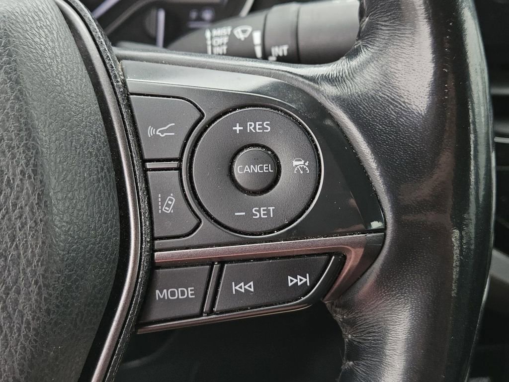 Used 2021 Toyota Camry SE w/ Cold Weather Package image 20