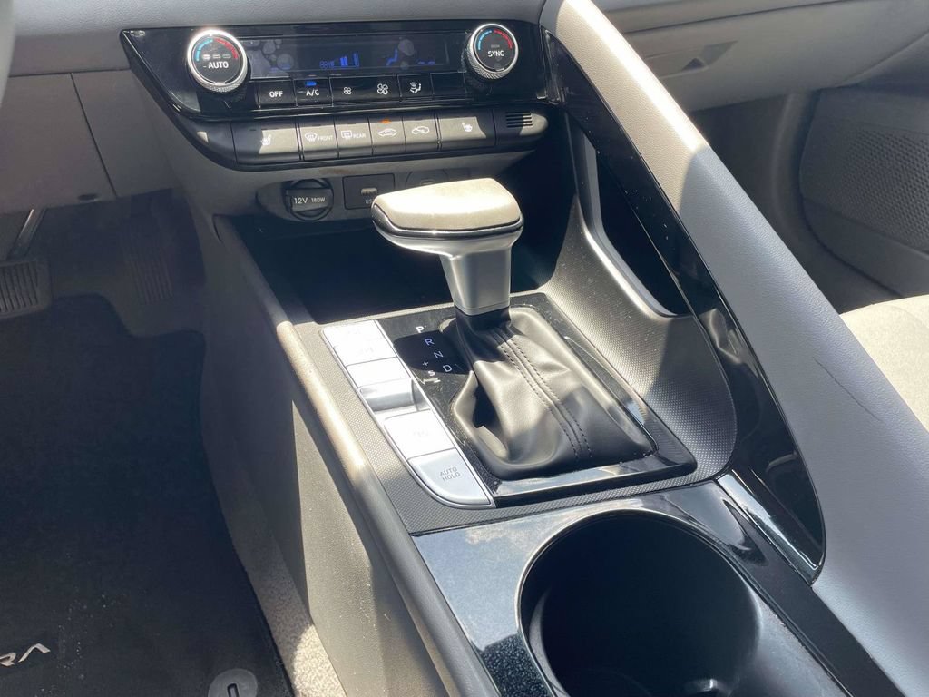 Used 2025 Hyundai Elantra SEL FWD image 19