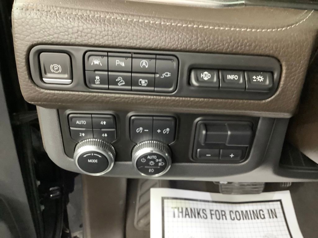 Used 2022 GMC Yukon XL Denali w/ Denali Premium Package AWD/4WD image 14