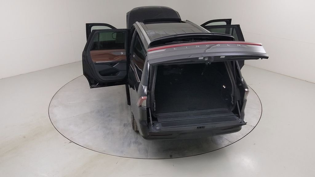 Used 2025 Lincoln Navigator L Reserve image 57