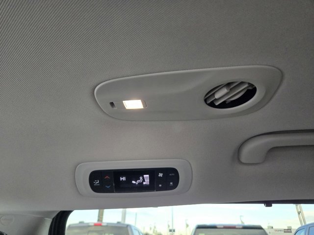 Used 2022 Chrysler Pacifica Touring-L image 35