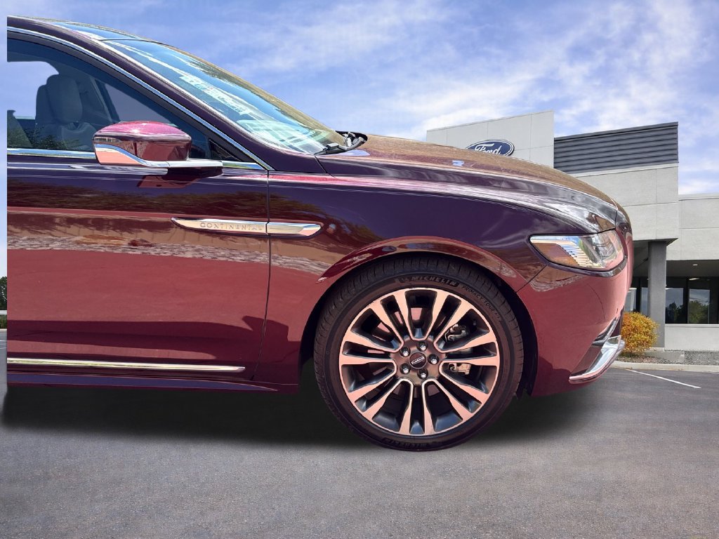Used 2017 Lincoln Continental Select w/ Climate Package AWD/4WD image 33