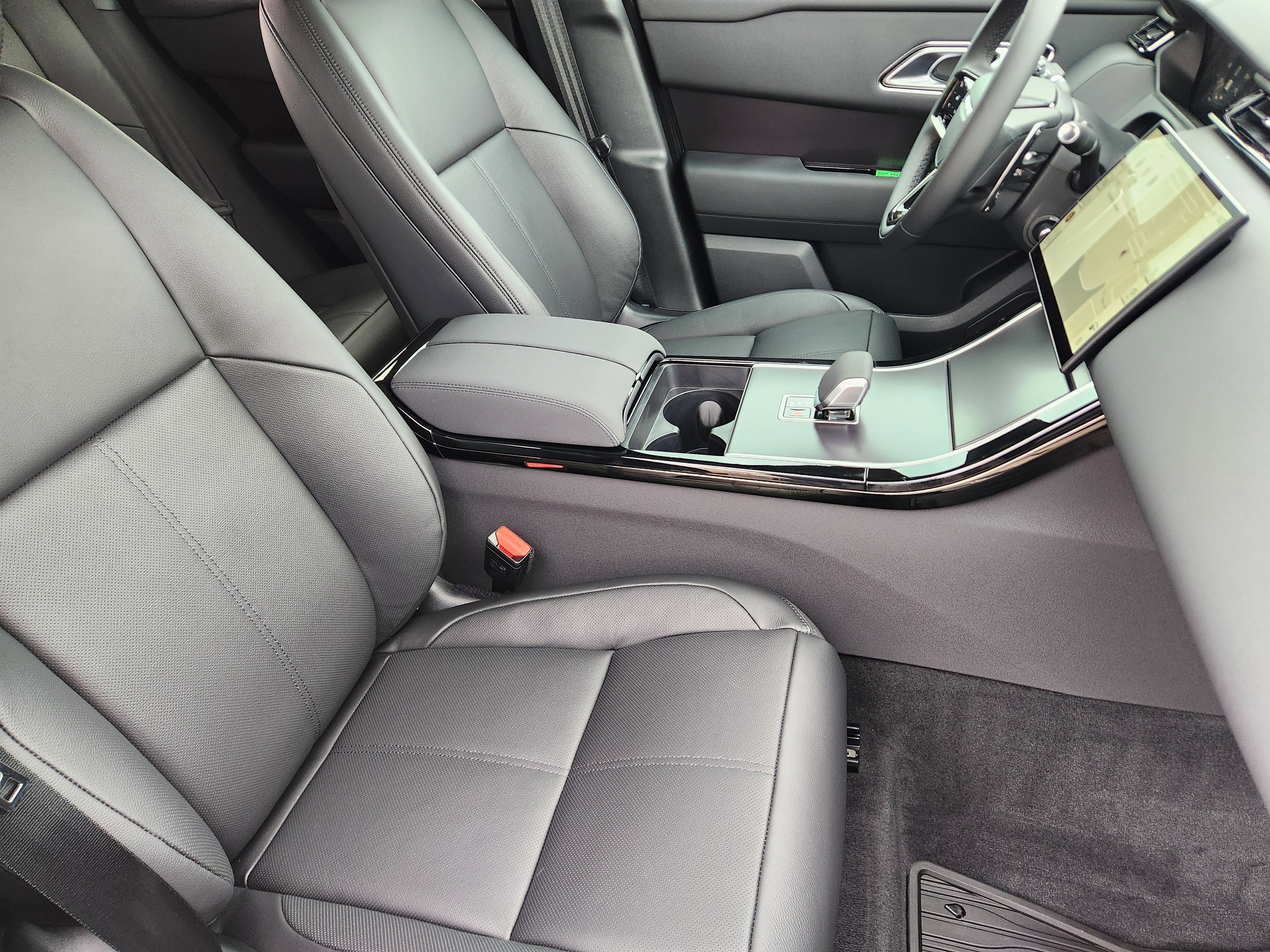 New 2026 Land Rover Range Rover Velar Dynamic SE image 14