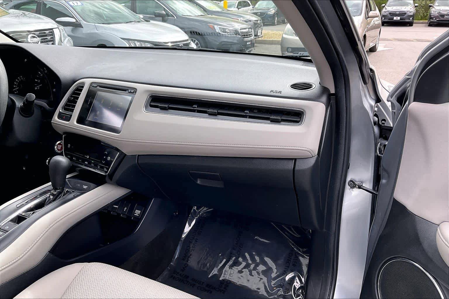 Used 2017 Honda HR-V EX image 19