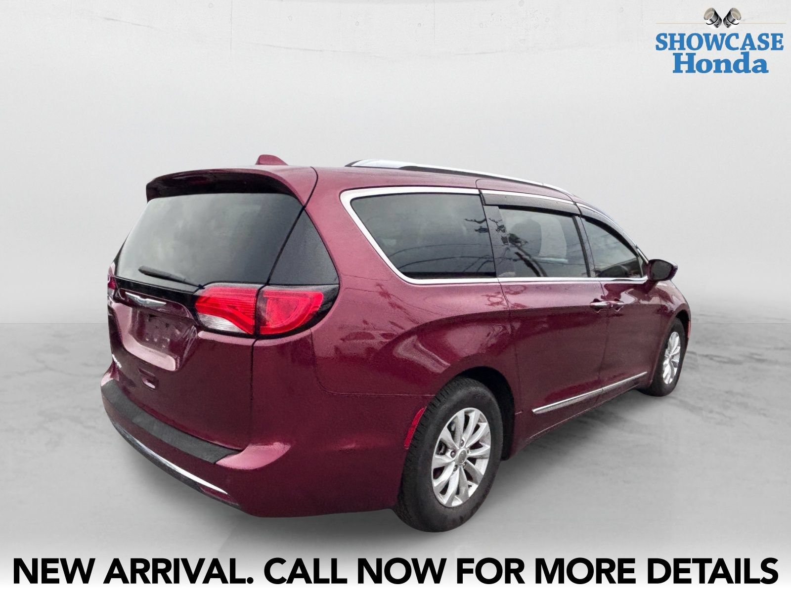 Used 2019 Chrysler Pacifica Touring-L FWD image 5