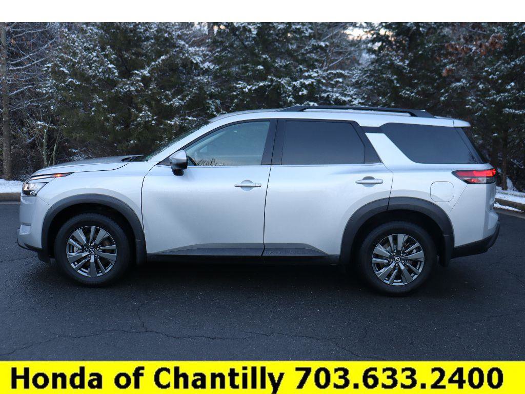 Used 2022 Nissan Pathfinder SV image 4