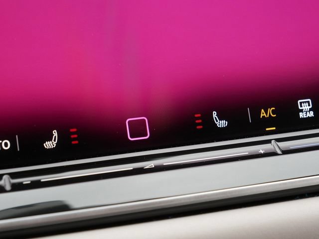 Certified 2025 Volkswagen Tiguan SE AWD/4WD image 33