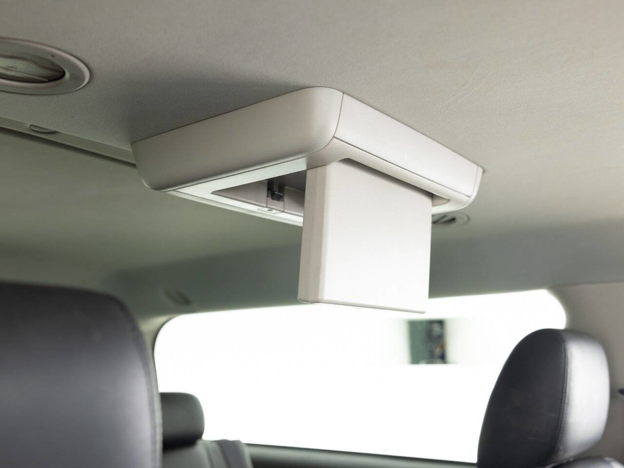 Used 2011 GMC Yukon XL Denali image 32