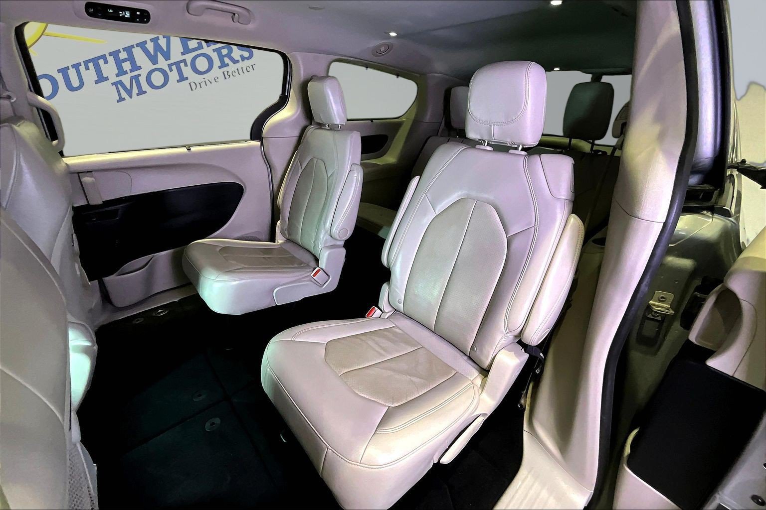 Used 2021 Chrysler Pacifica Touring-L FWD image 23