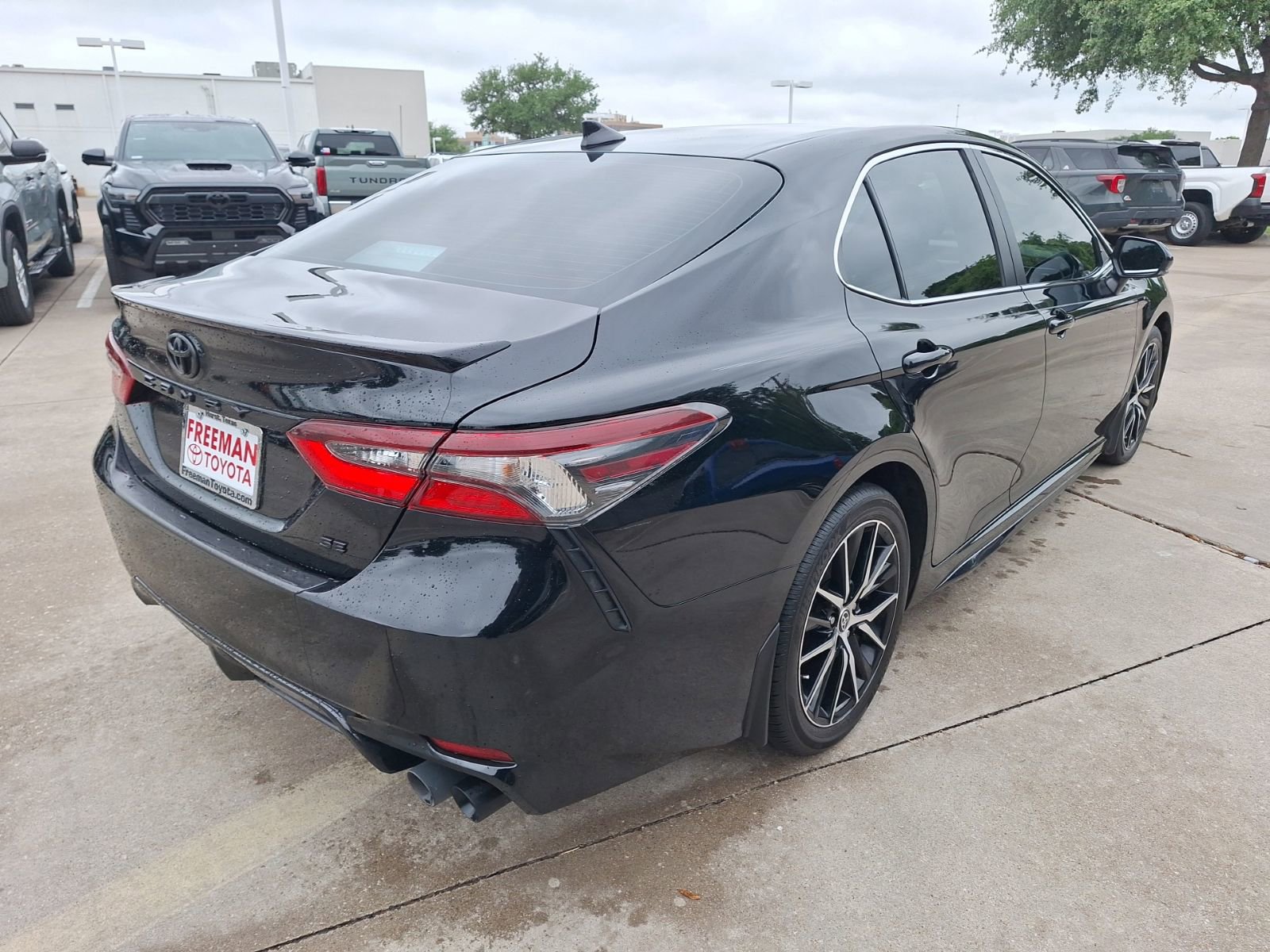 Used 2023 Toyota Camry SE w/ Convenience Package FWD image 6