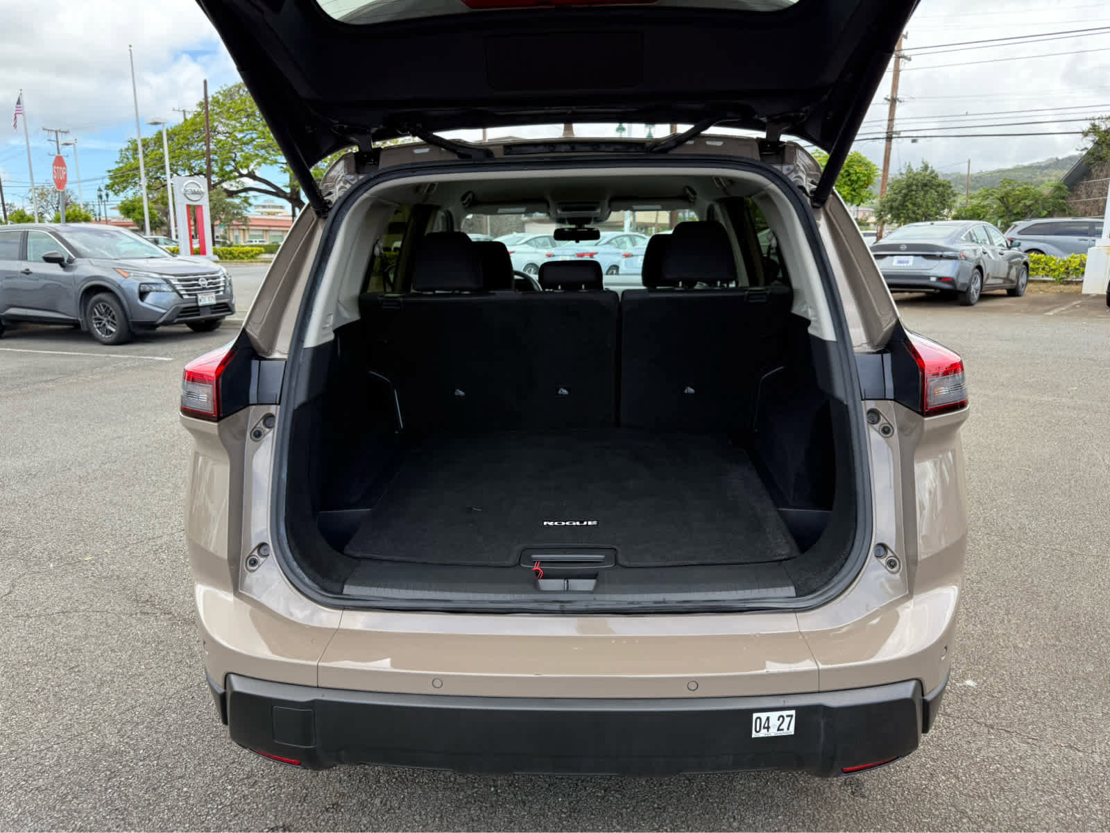 Used 2024 Nissan Rogue SV FWD image 11