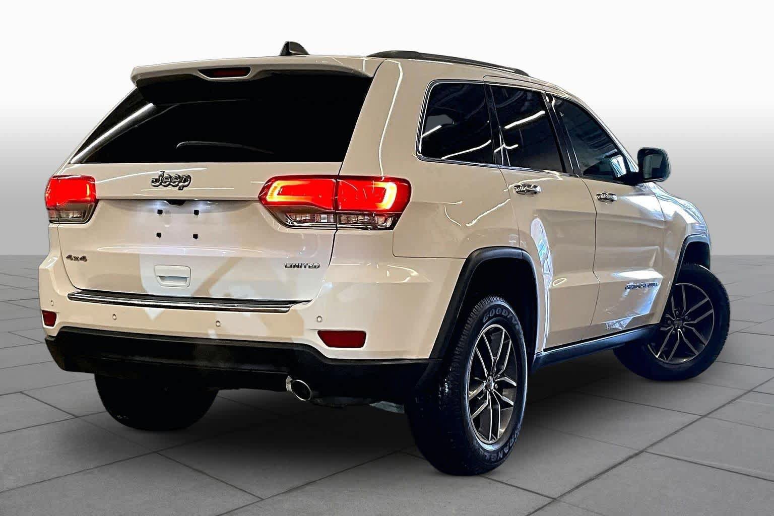 Used 2017 Jeep Grand Cherokee Limited AWD/4WD image 13