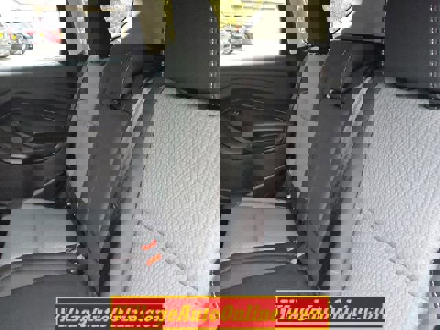 Used 2017 Ford Escape SE w/ Equipment Group 201A image 26