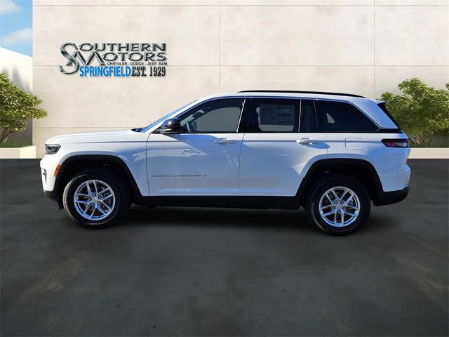 New 2025 Jeep Grand Cherokee Laredo RWD image 2