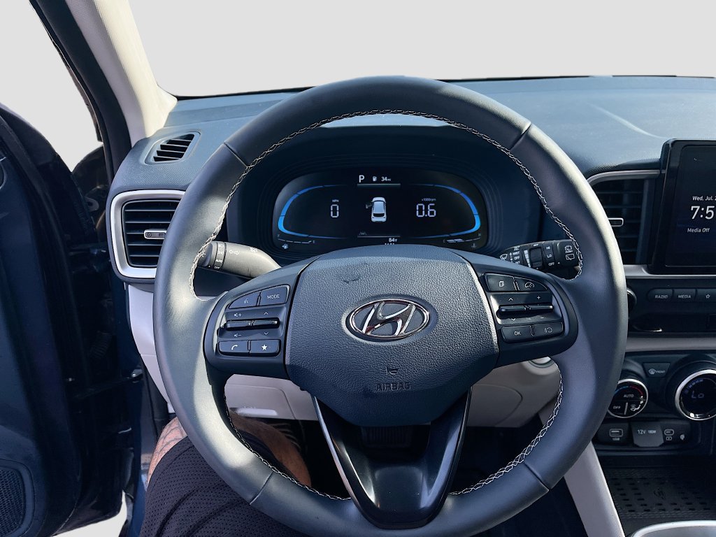 Used 2025 Hyundai Venue Limited FWD image 11