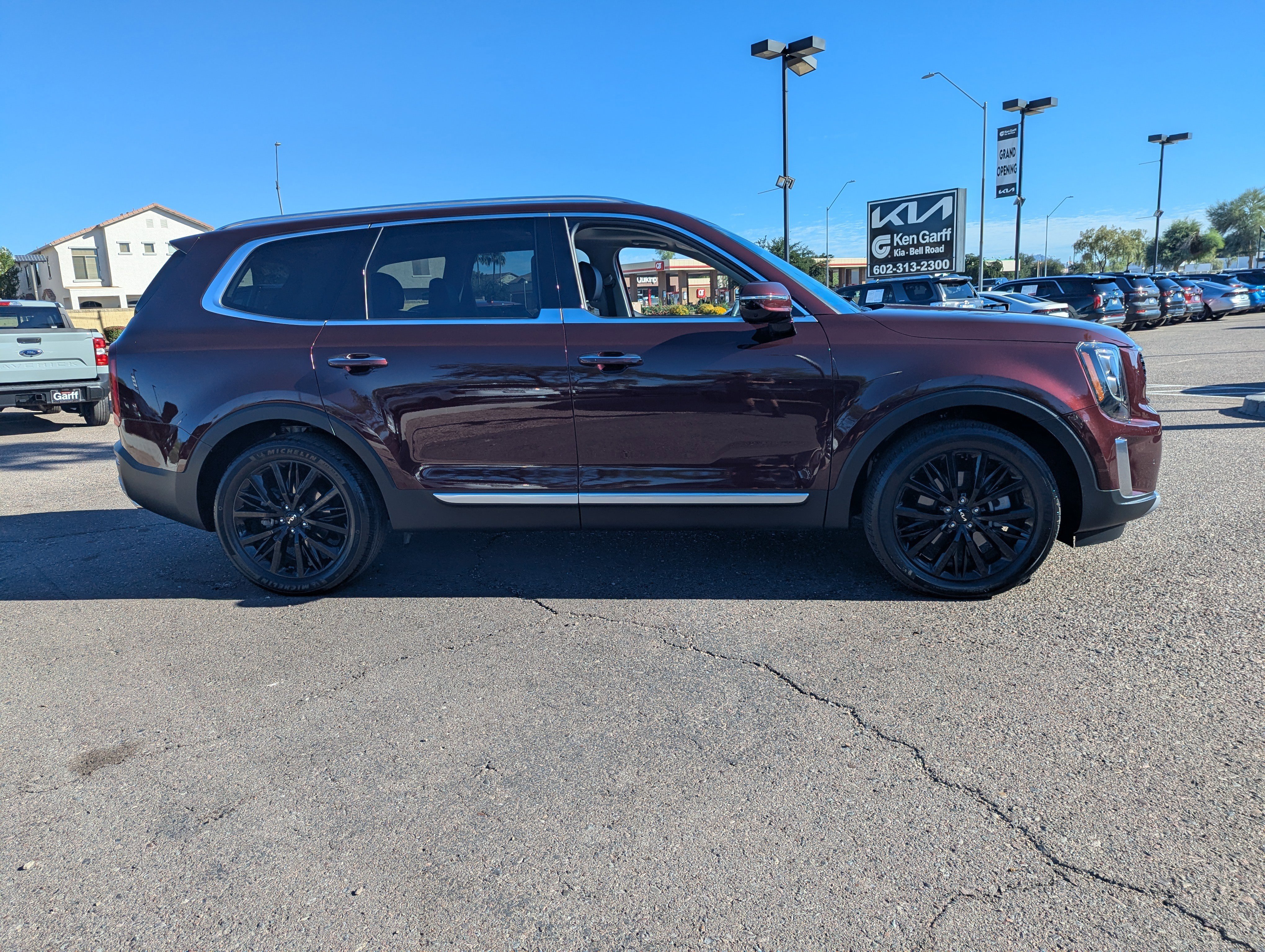 Certified 2022 Kia Telluride SX w/ Towing Package image 2