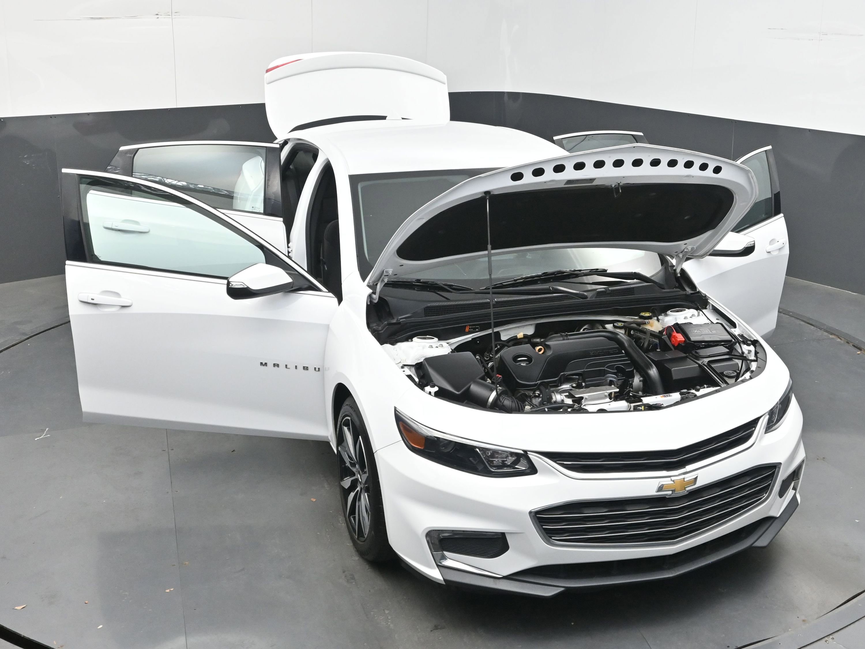 Used 2018 Chevrolet Malibu LT FWD image 40