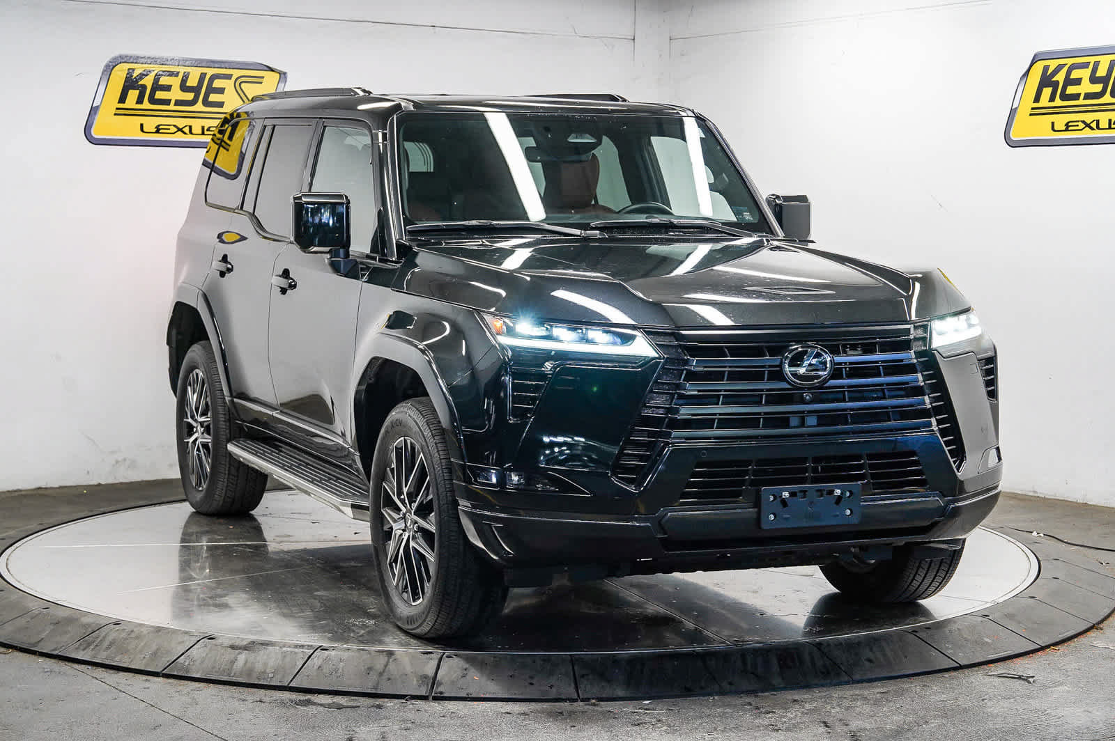 Used 2025 Lexus GX 550 w/ Accessory Package (2T) AWD/4WD image 5