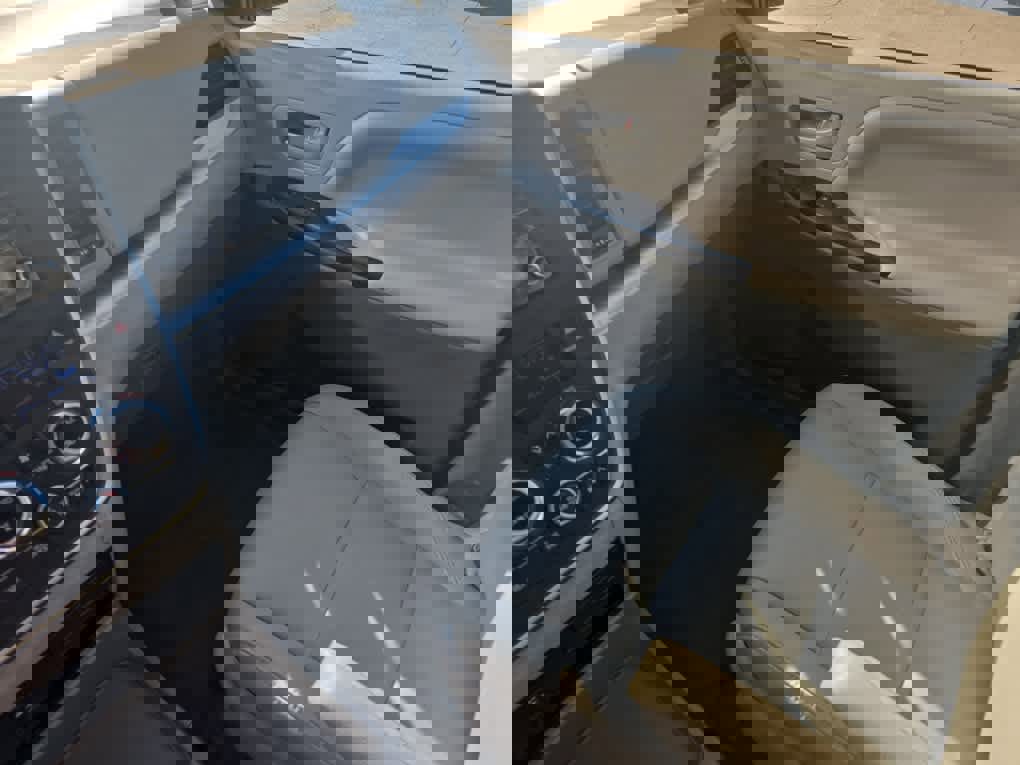 Used 2020 Toyota Sienna L image 25