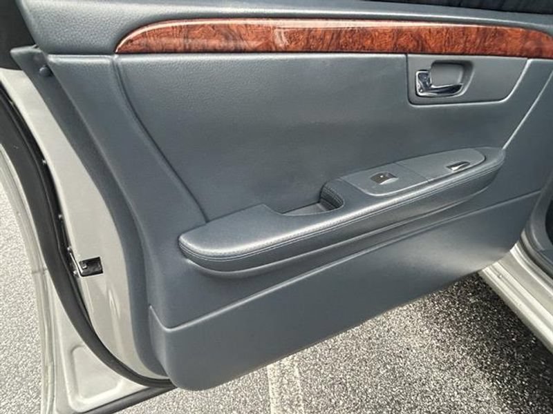 Used 2008 Cadillac DTS Limousine FWD image 16