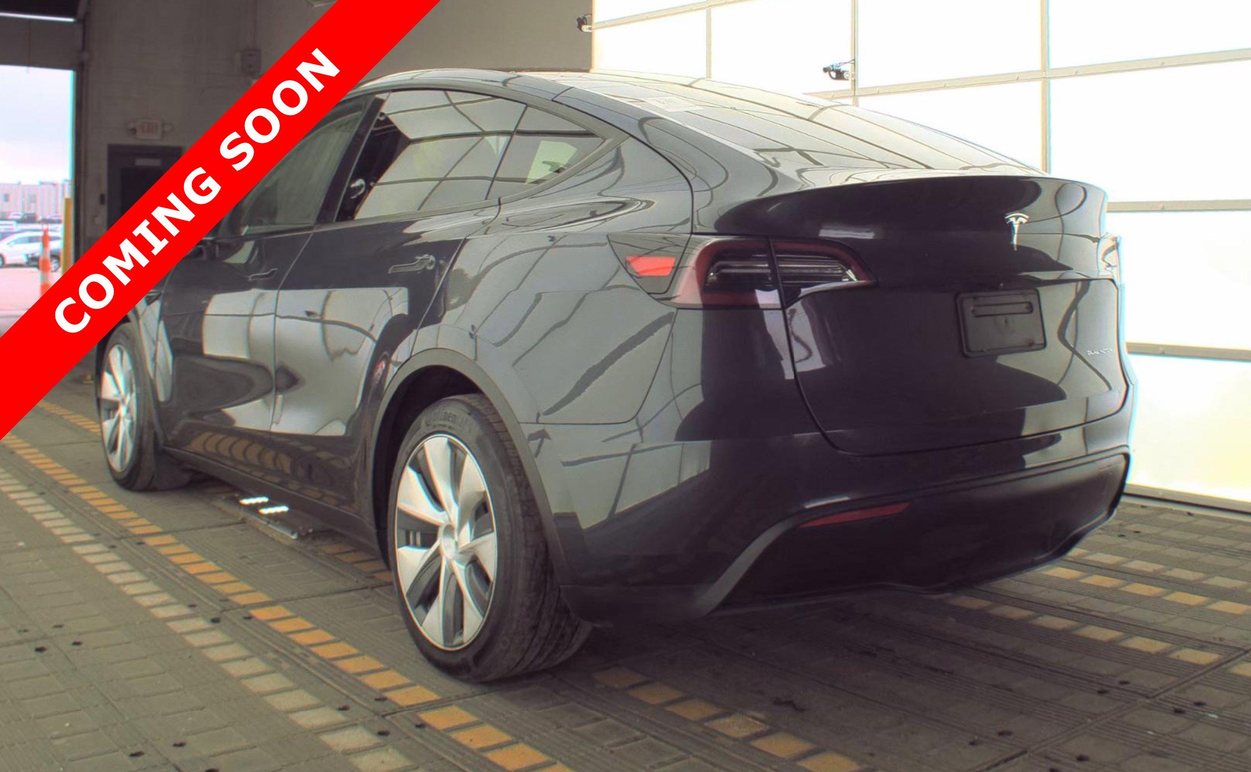 Used 2024 Tesla Model Y Long Range AWD/4WD image 4