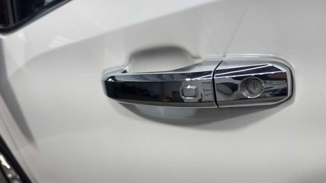 Used 2019 GMC Sierra 1500 SLT w/ SLT Premium Plus Package image 11