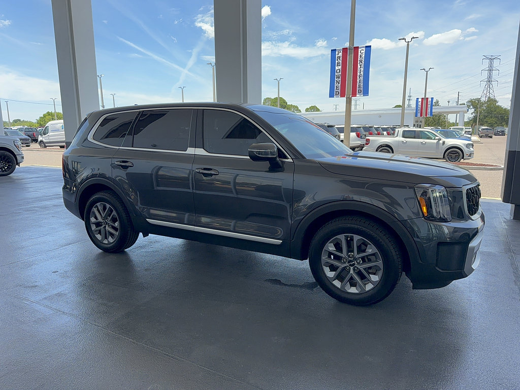 Used 2023 Kia Telluride LX FWD image 5