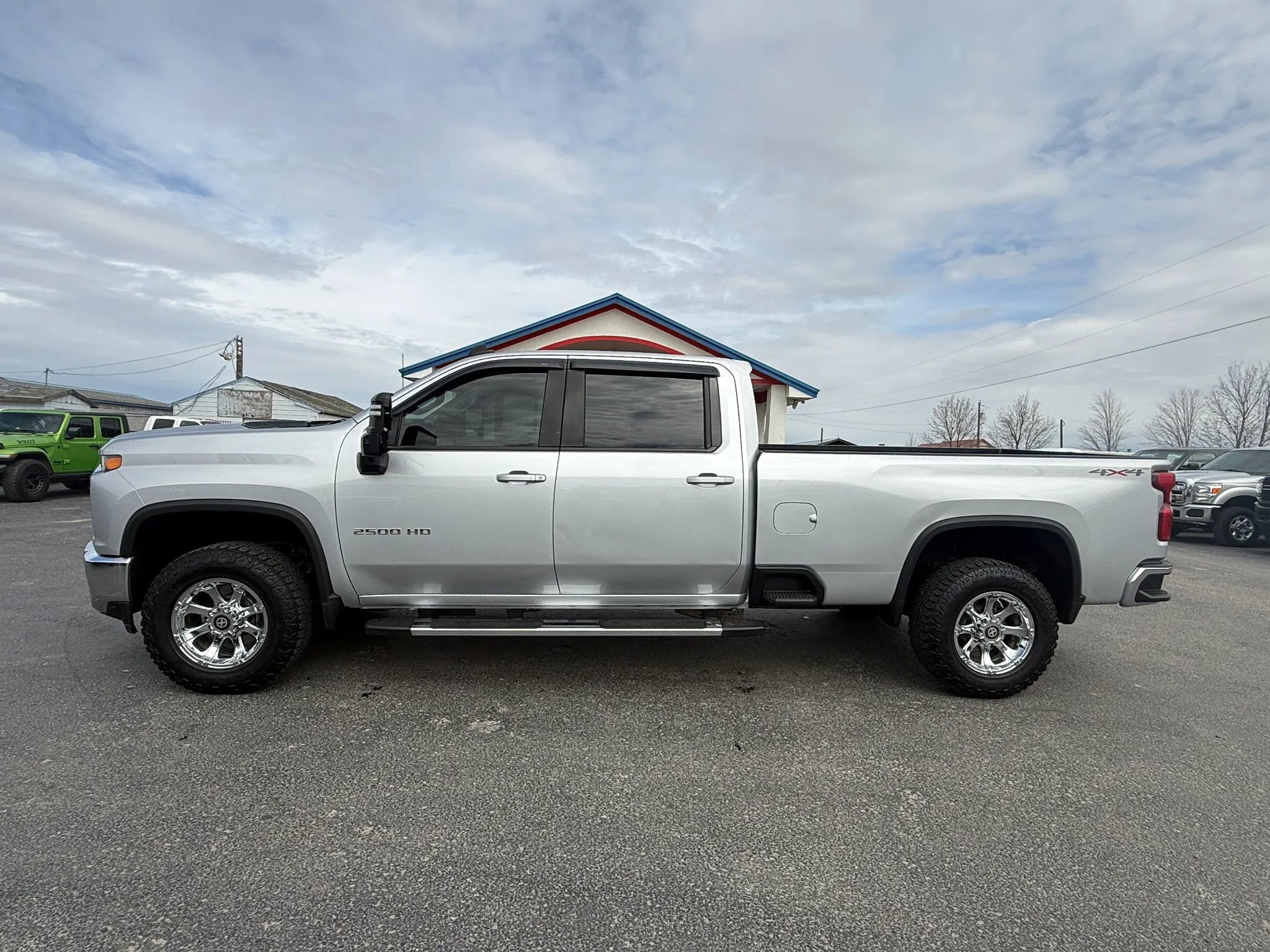 Used 2021 Chevrolet Silverado 2500 LT w/ Convenience Package AWD/4WD image 2