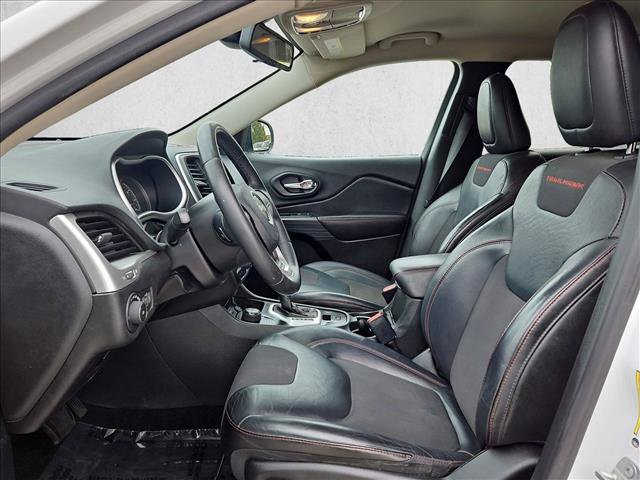 Used 2015 Jeep Cherokee Trailhawk AWD/4WD image 16