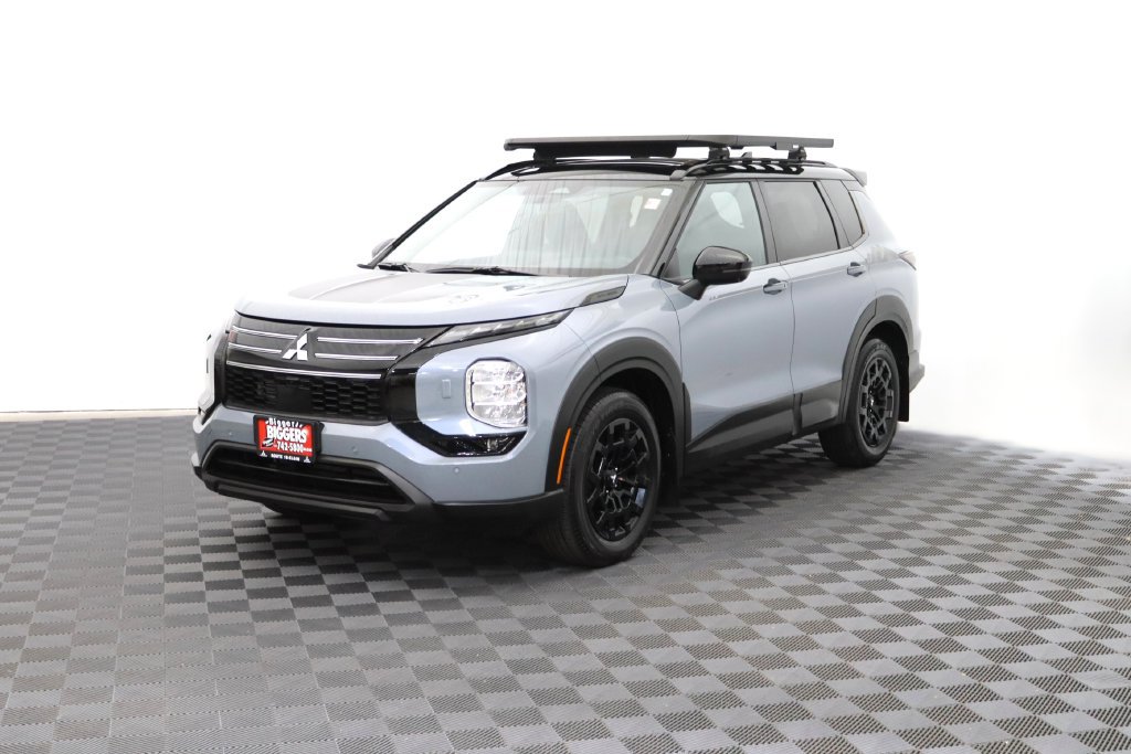 Used 2026 Mitsubishi Outlander AWD image 3