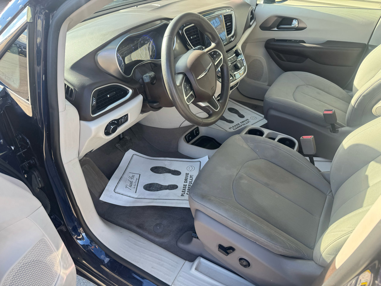 Used 2017 Chrysler Pacifica Touring image 11