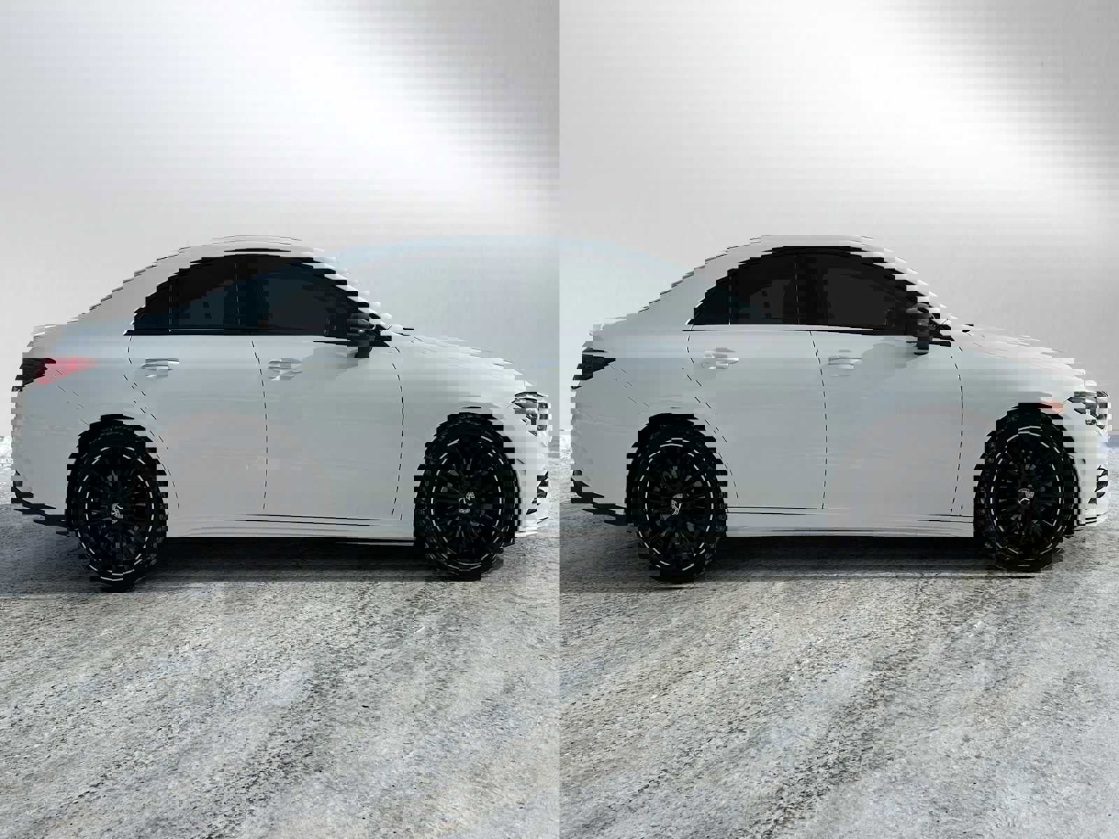 Used 2022 Mercedes-Benz CLA 250 4MATIC image 2