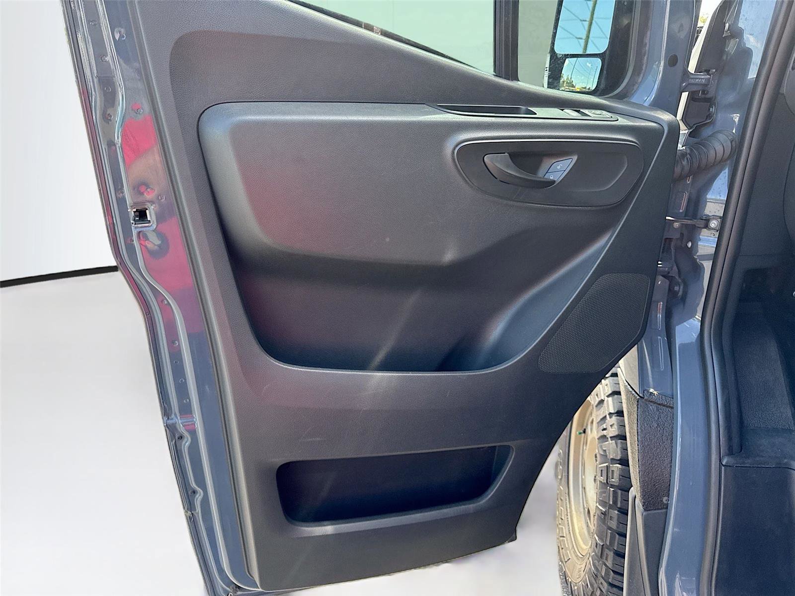 Used 2019 Mercedes-Benz Sprinter 144 image 9