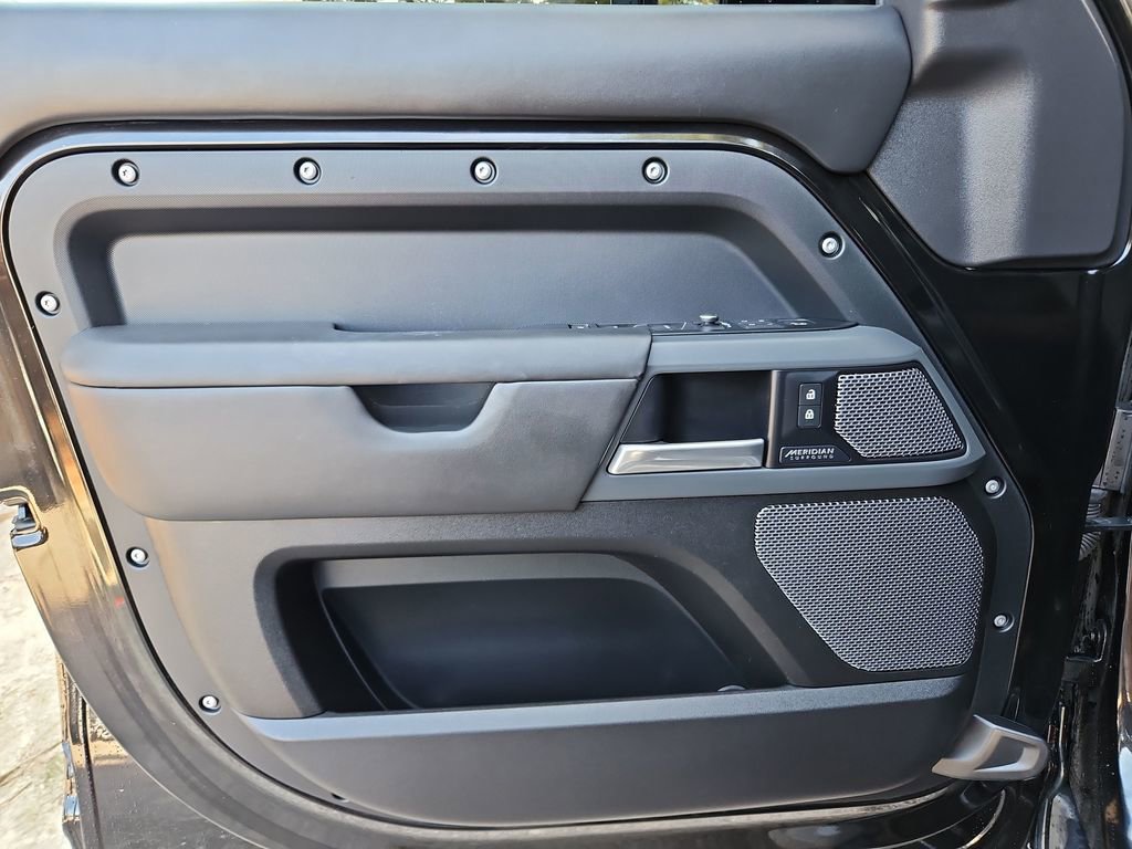 Used 2021 Land Rover Defender 110 X image 27