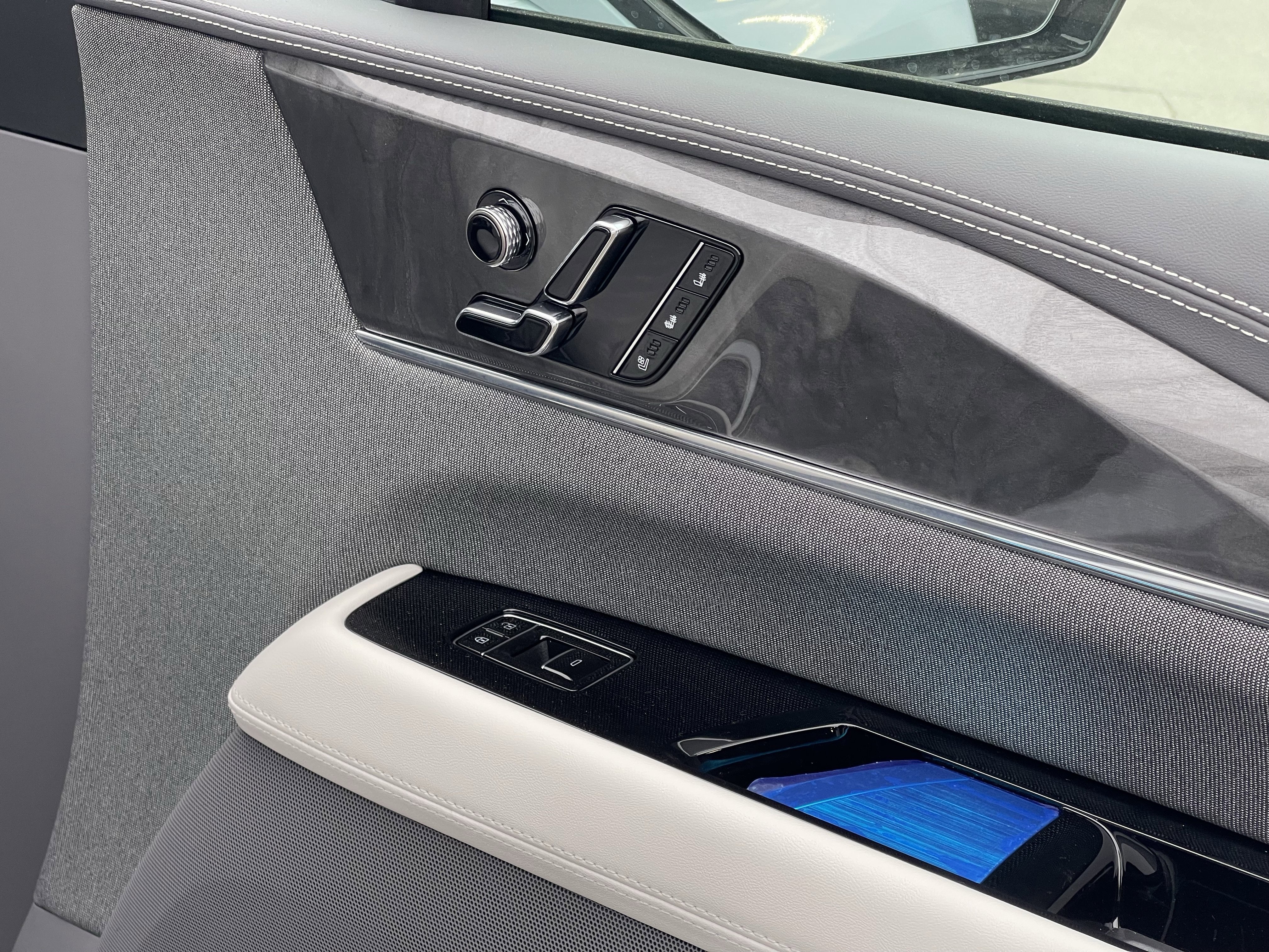 New 2026 Cadillac Escalade IQ Luxury 1 w/ LPO, Radiant Package image 14