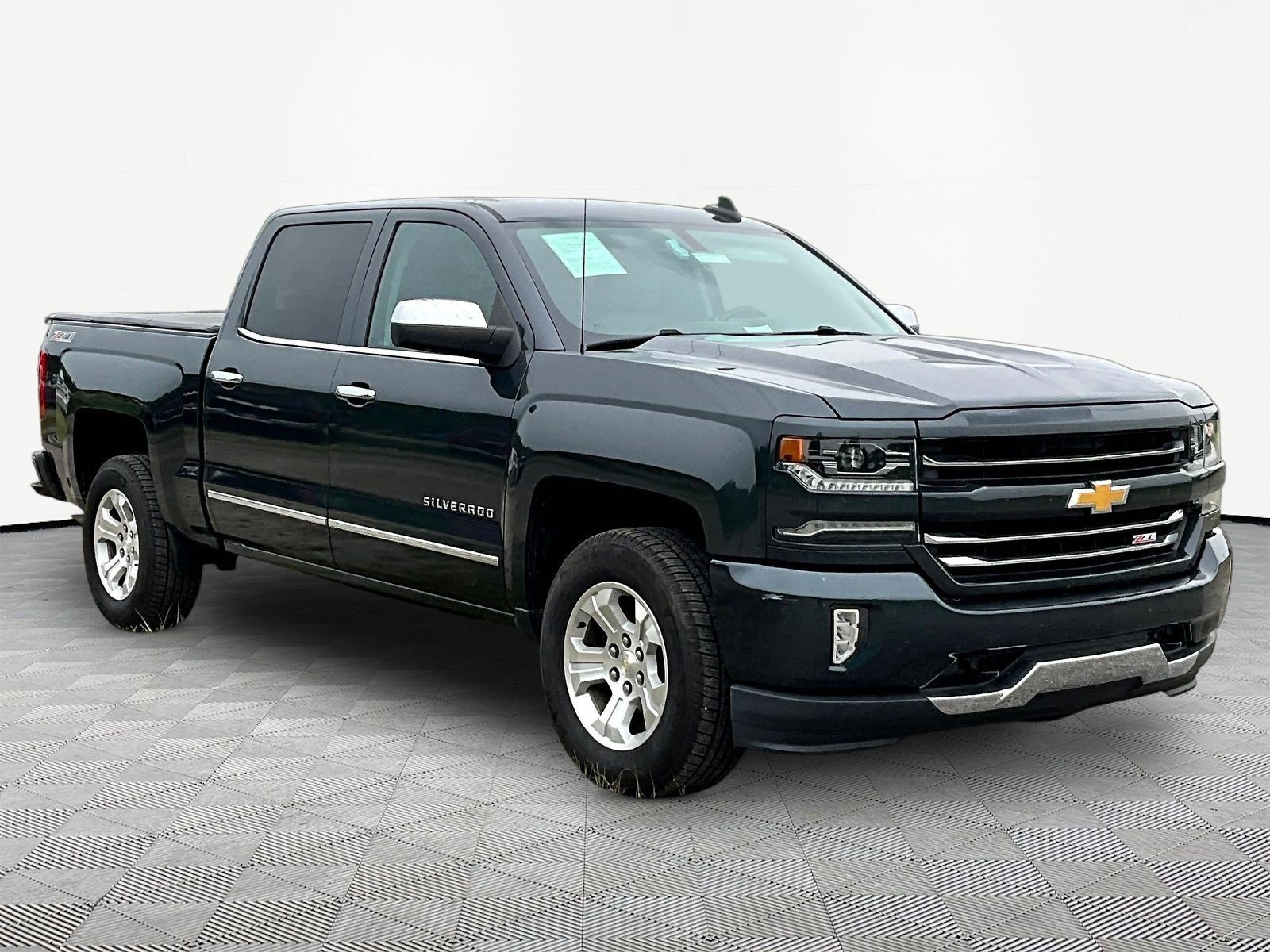 Used 2017 Chevrolet Silverado 1500 LTZ Z71 AWD/4WD image 3