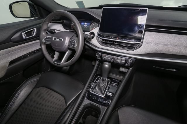 Used 2024 Jeep Compass Latitude AWD/4WD image 17