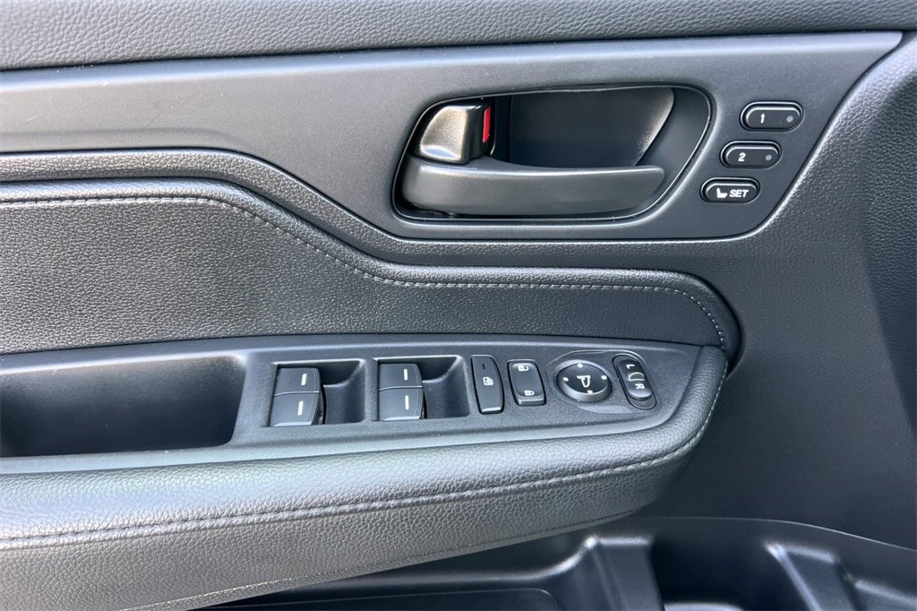 Used 2025 Honda Odyssey Sport-L image 13