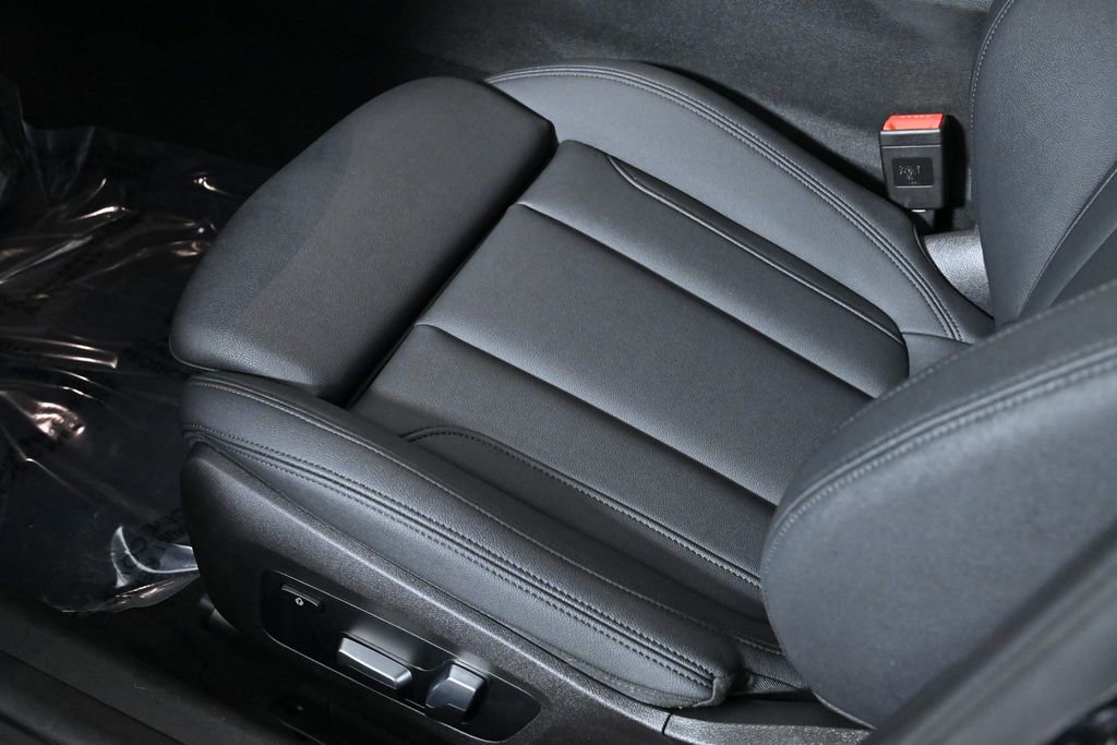 Used 2019 BMW 330i xDrive Sedan w/ Driving Assistance Package image 29