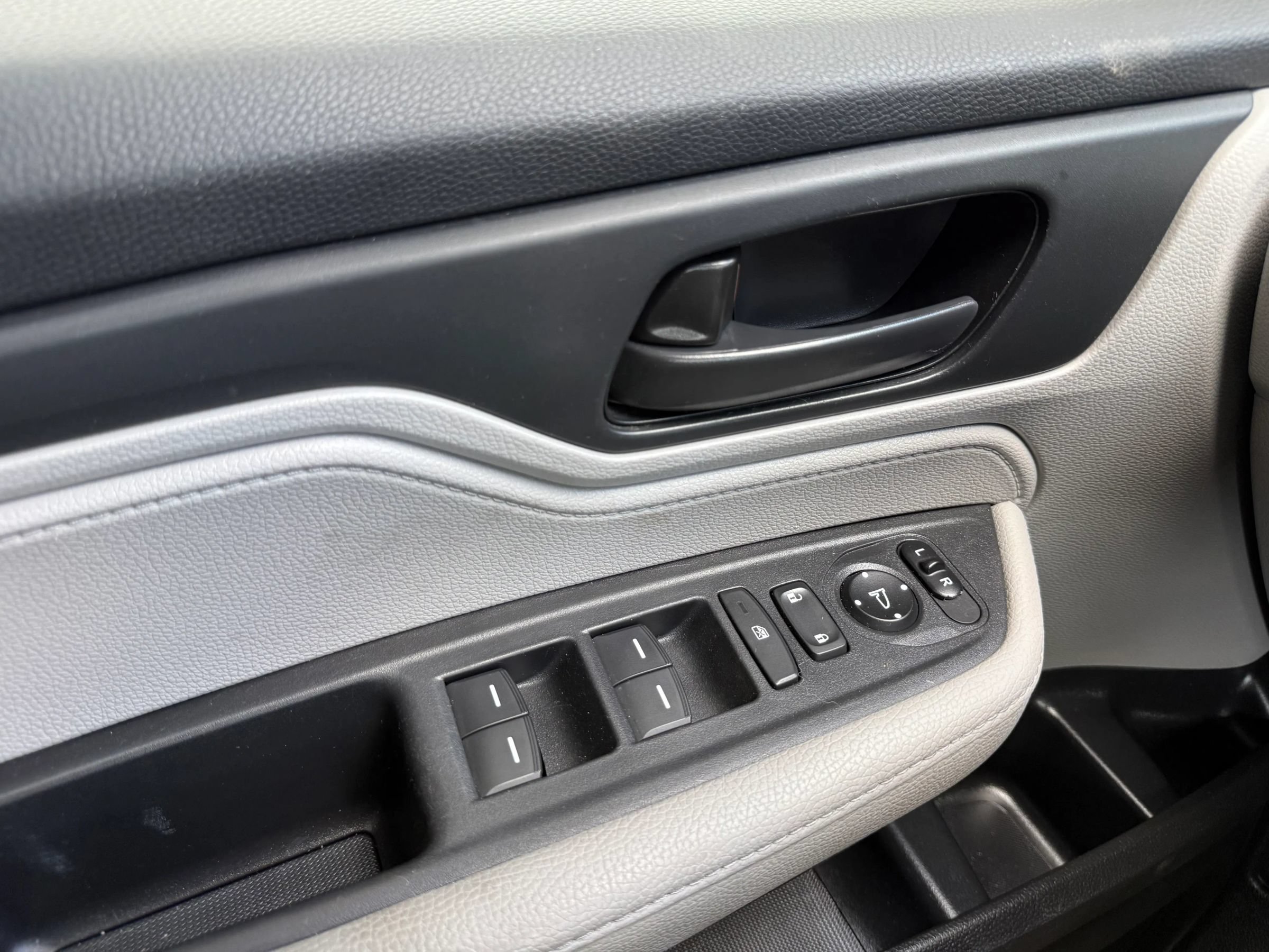 Used 2023 Honda Odyssey EX image 24