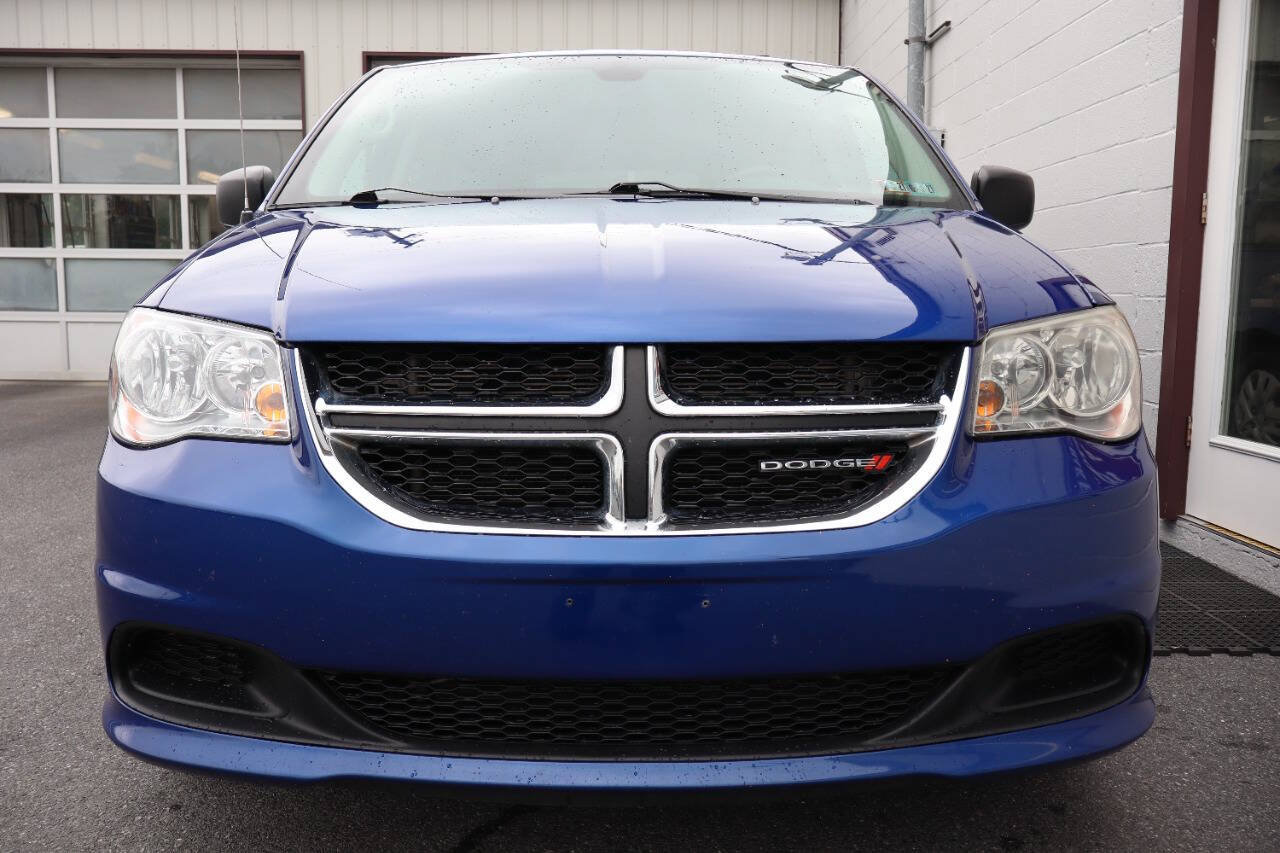 Used 2019 Dodge Grand Caravan SE w/ UConnect Hands-Free Group FWD image 2