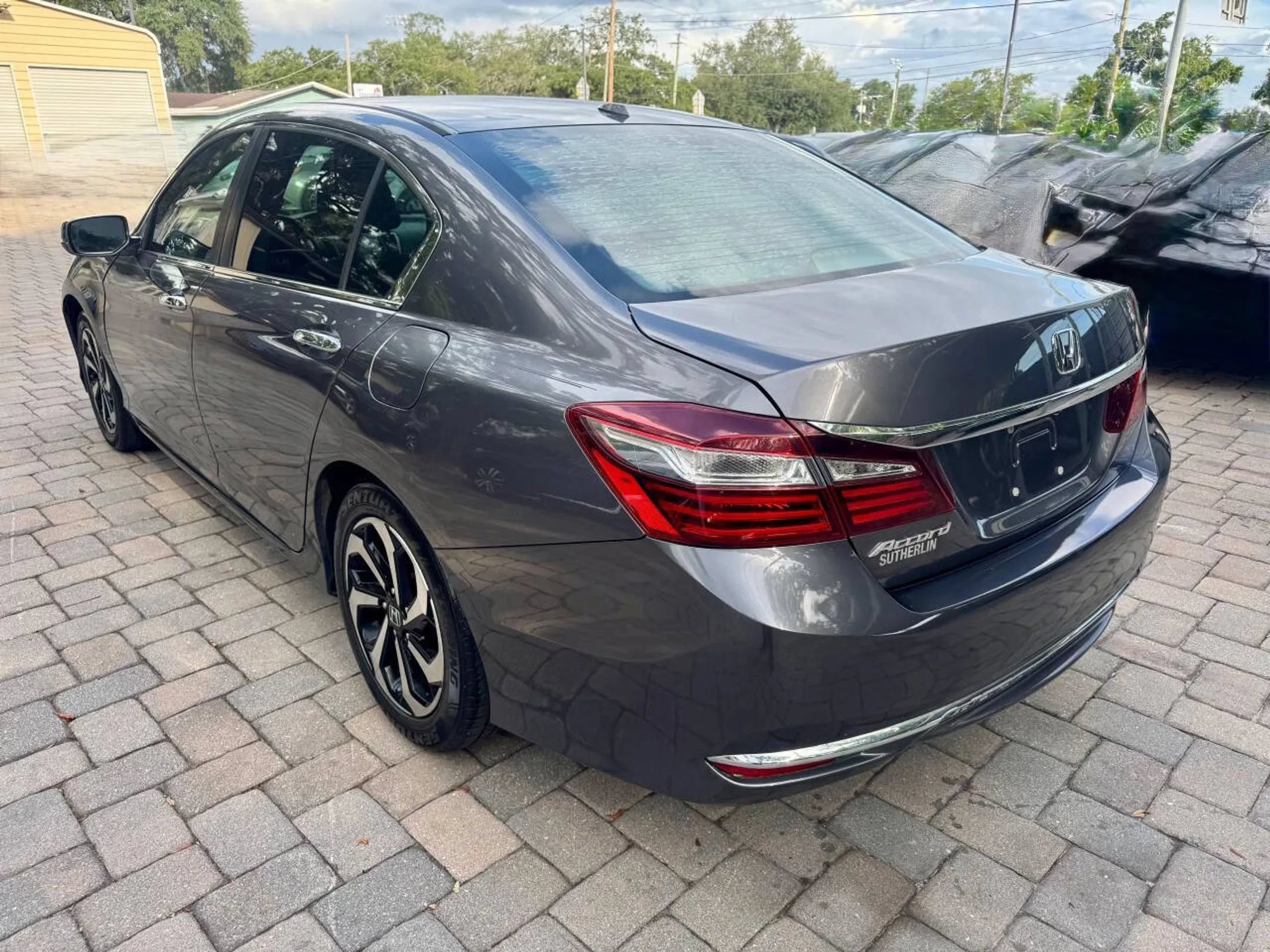 Used 2017 Honda Accord EX-L image 6