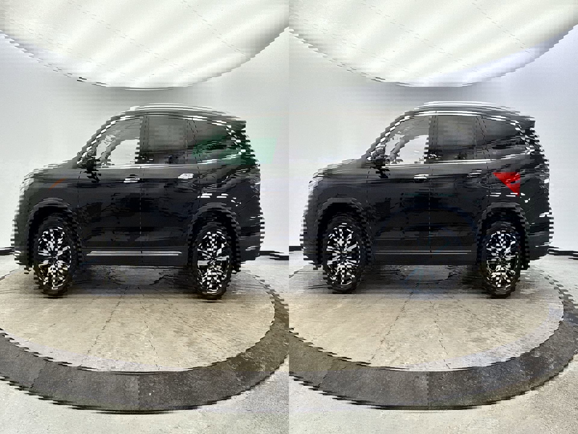 Used 2019 Honda Pilot Touring image 2