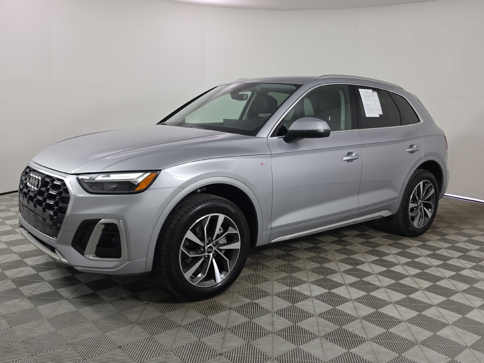 Used 2024 Audi Q5 2.0T Premium Plus w/ Premium Plus Package AWD/4WD image 3