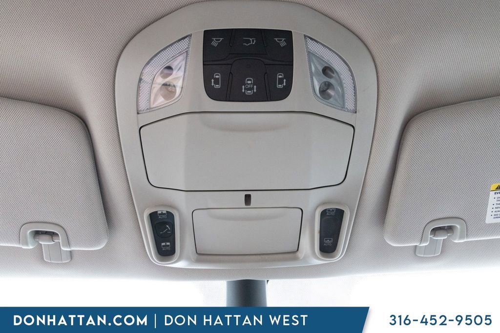 Used 2023 Chrysler Pacifica Limited FWD image 16