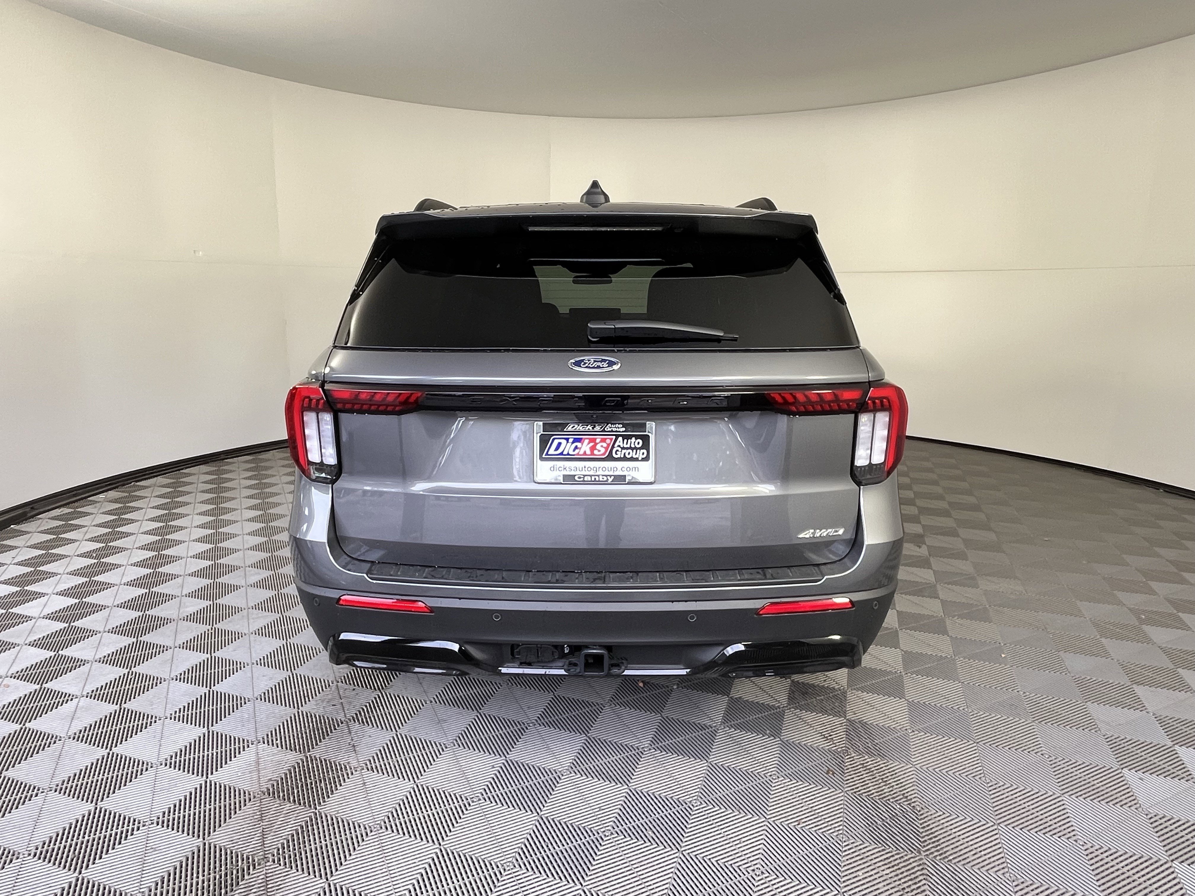 Used 2025 Ford Explorer ST-Line image 4