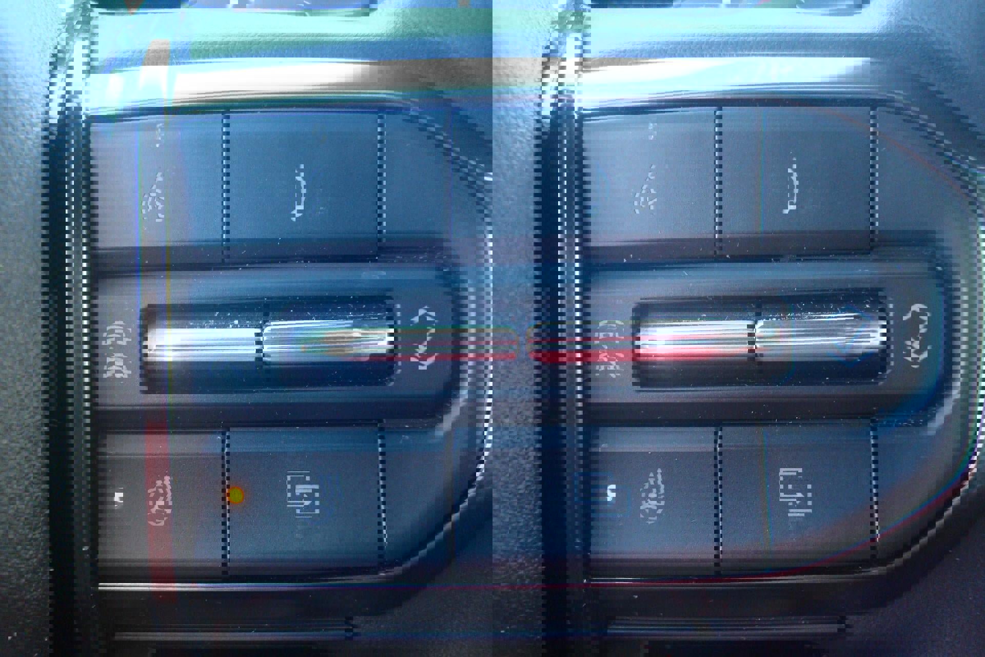 Used 2025 GMC Yukon AT4 Ultimate image 12