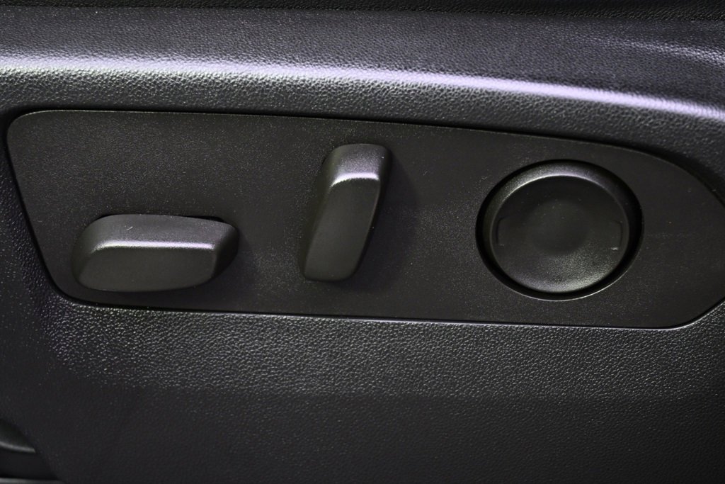 Used 2023 Chevrolet Suburban High Country image 14